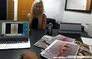 Fille africaine de 19 ans profite d'un coq blanc site porno meilleur