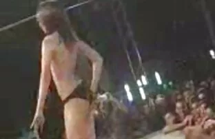 Brazzers - MILF aux gros seins site femme porno trouve un collégien dans son lit