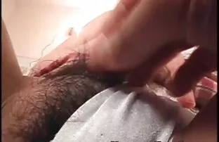 Horny Brunette se fait défoncer le cul pour la film porno en français en streaming première fois