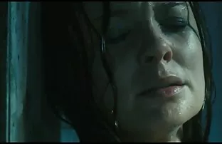 Rétro couple japonais mature faisant regarder film x en streaming un bébé